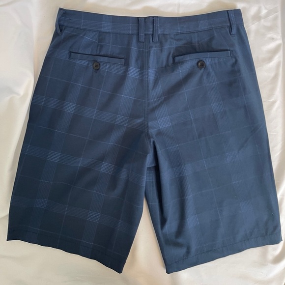 Urban Pipeline Super Flex Flat Front Lightweight Men's Navy Plaid Shorts - Picture 2 of 5